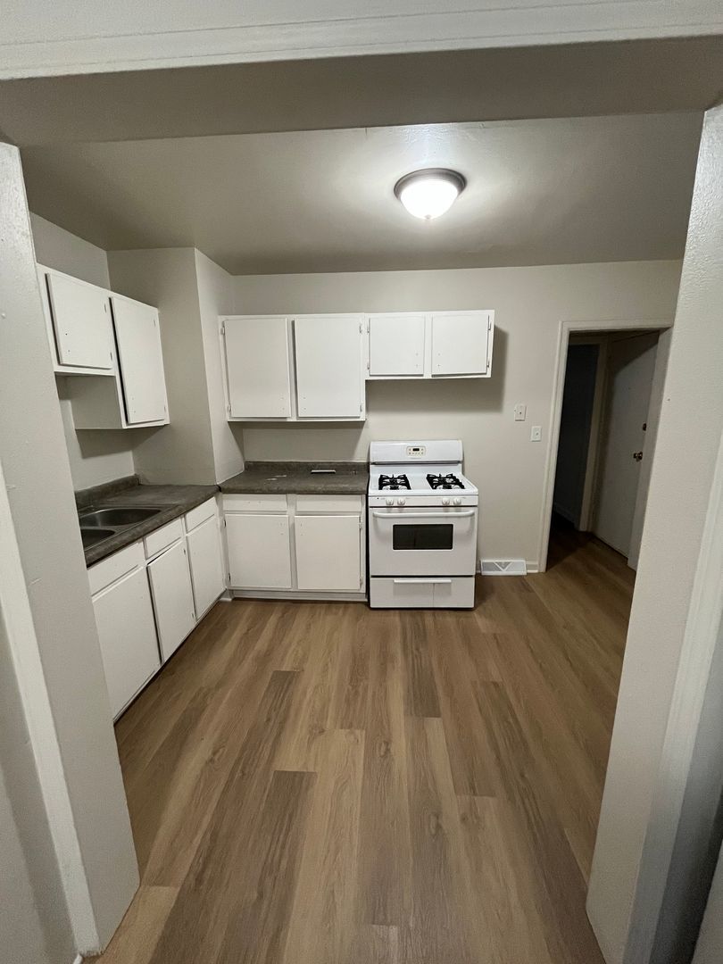 3027 Gladstone Avenue