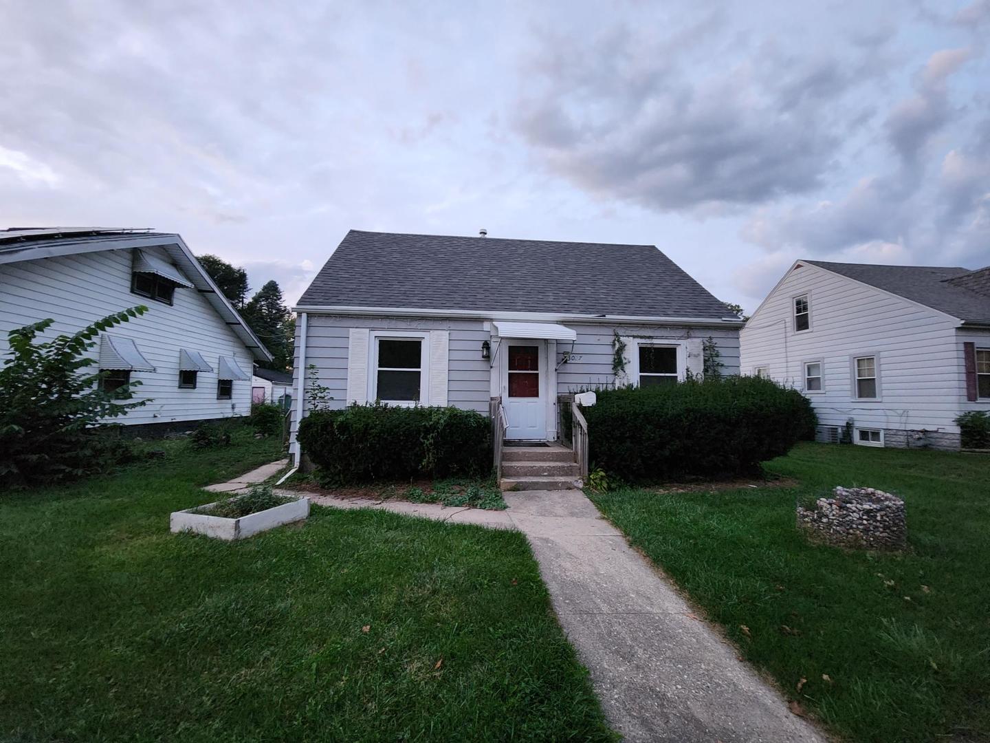 3027 Gladstone Avenue