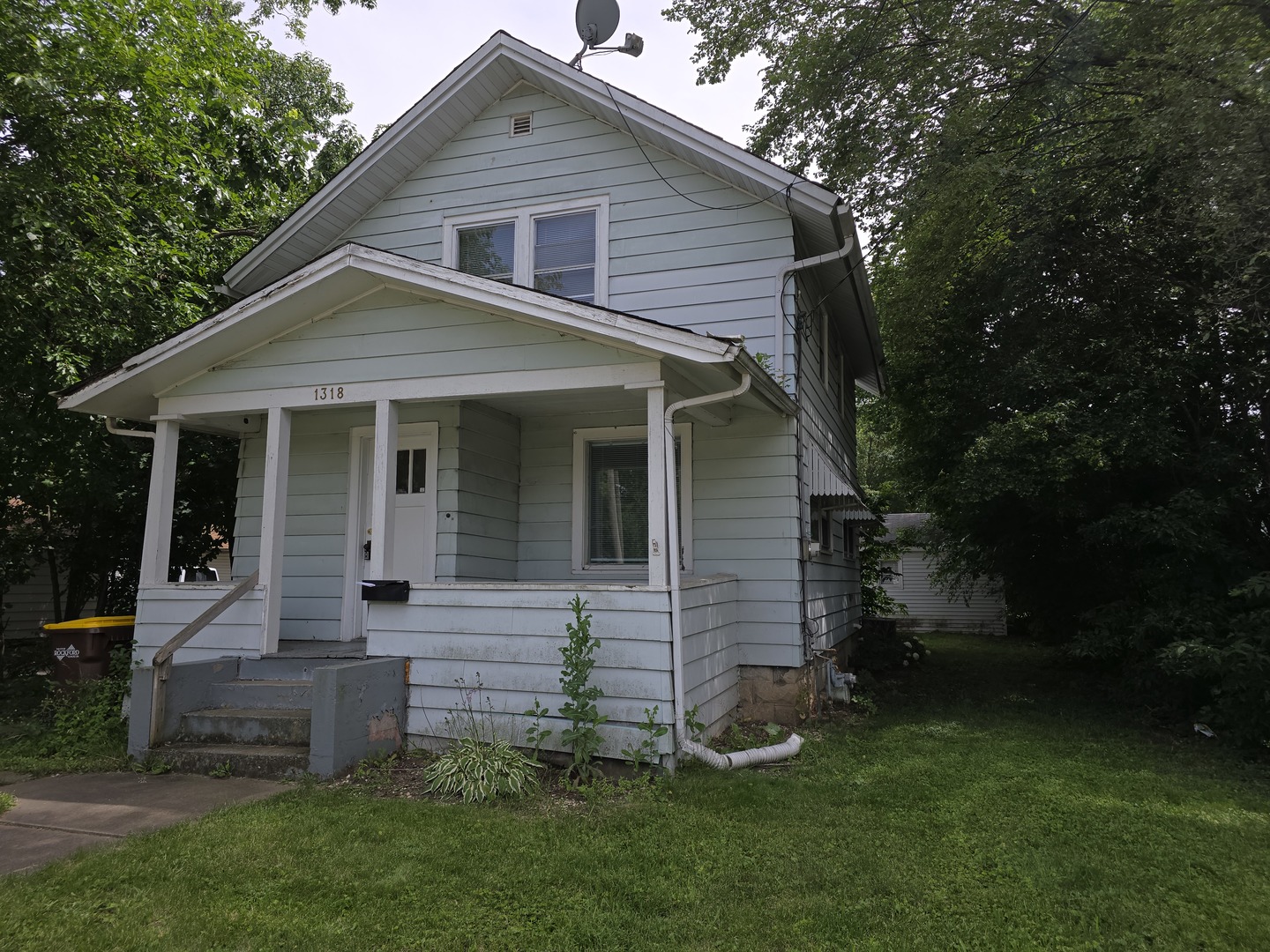 1318 Custer Avenue