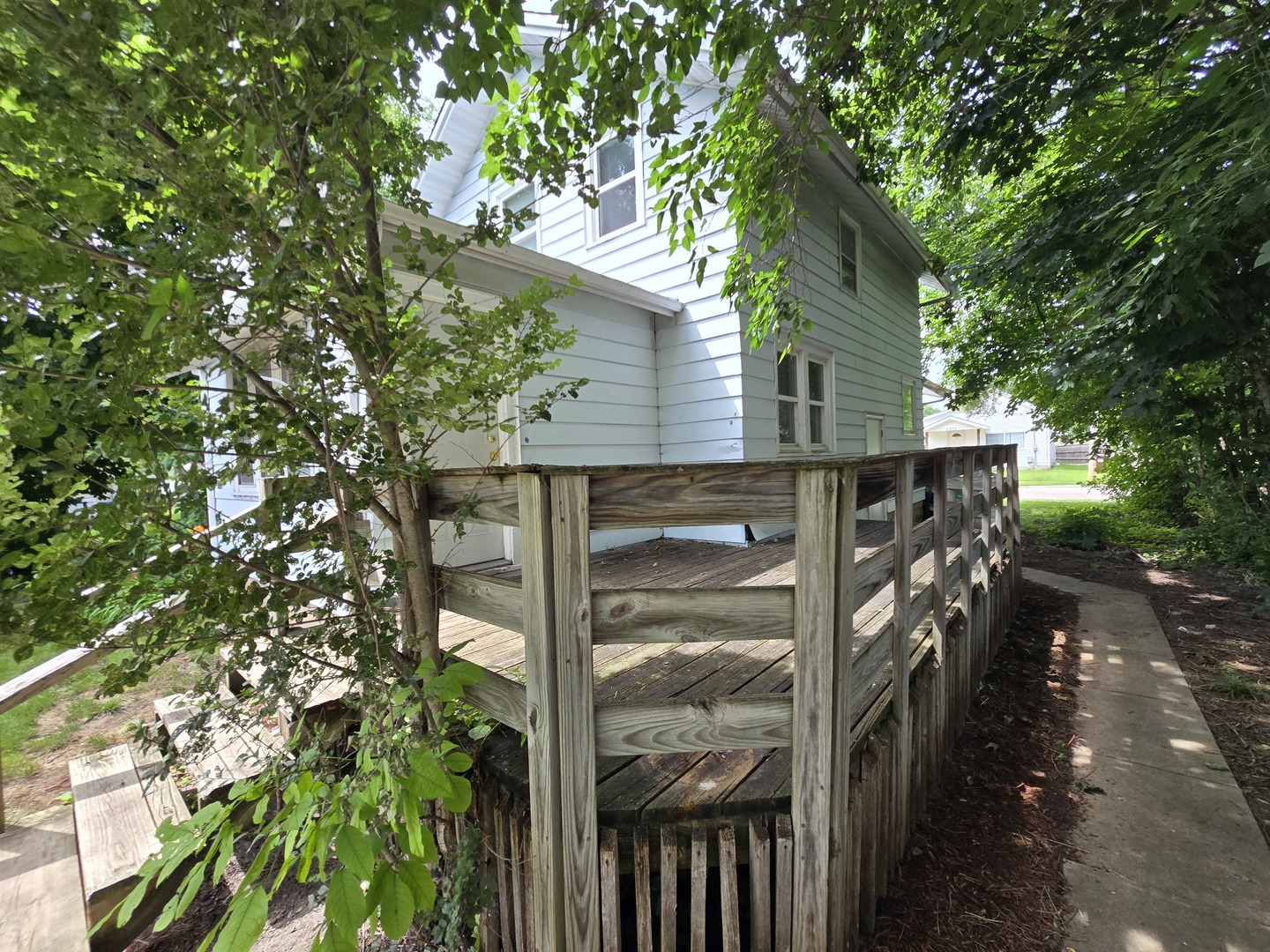 1318 Custer Avenue