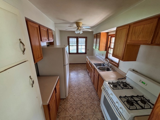 2004 W Pearl Avenue