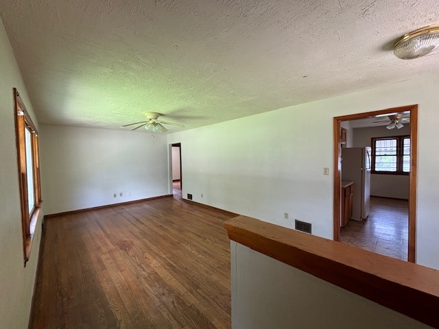 2004 W Pearl Avenue