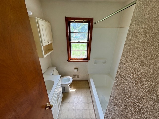 2004 W Pearl Avenue