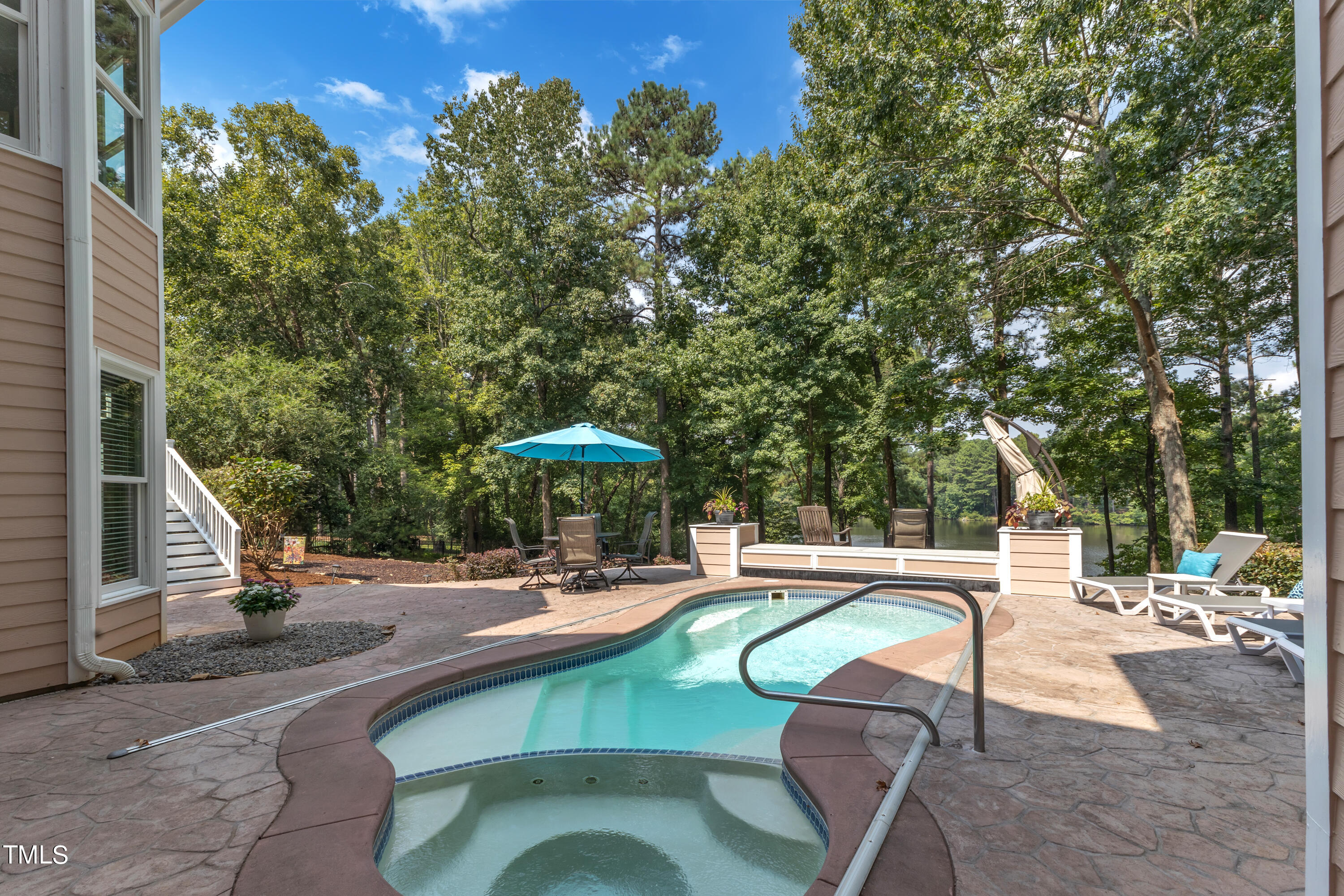 4410 White Chapel Way