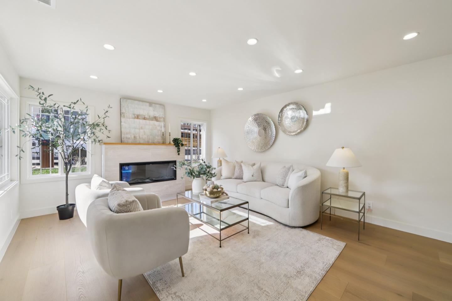 725 Alameda De Las Pulgas