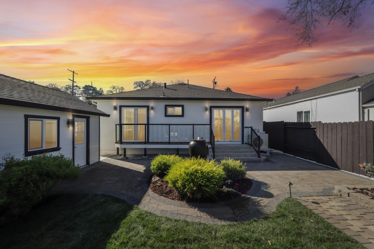 725 Alameda De Las Pulgas