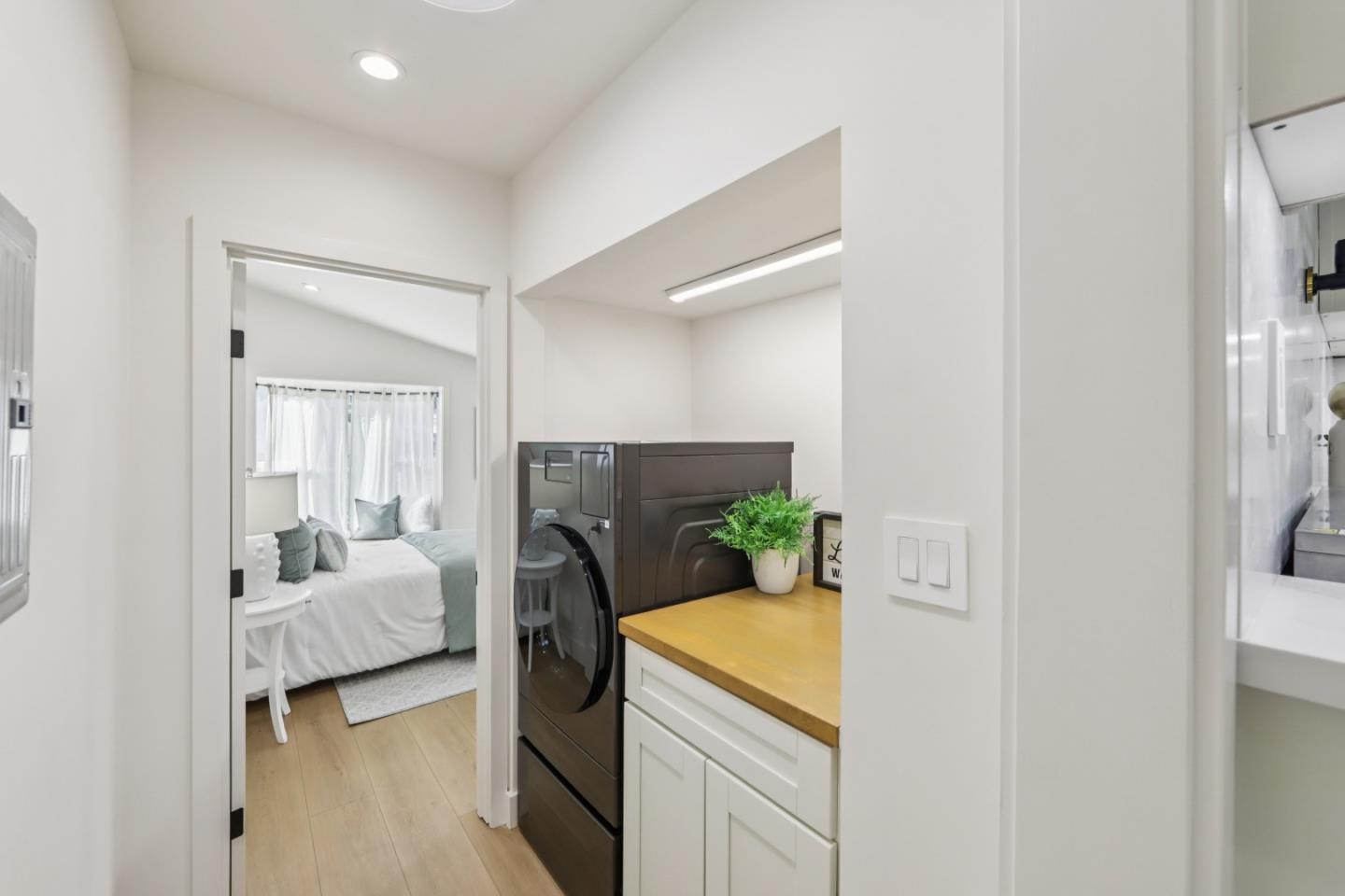 725 Alameda De Las Pulgas