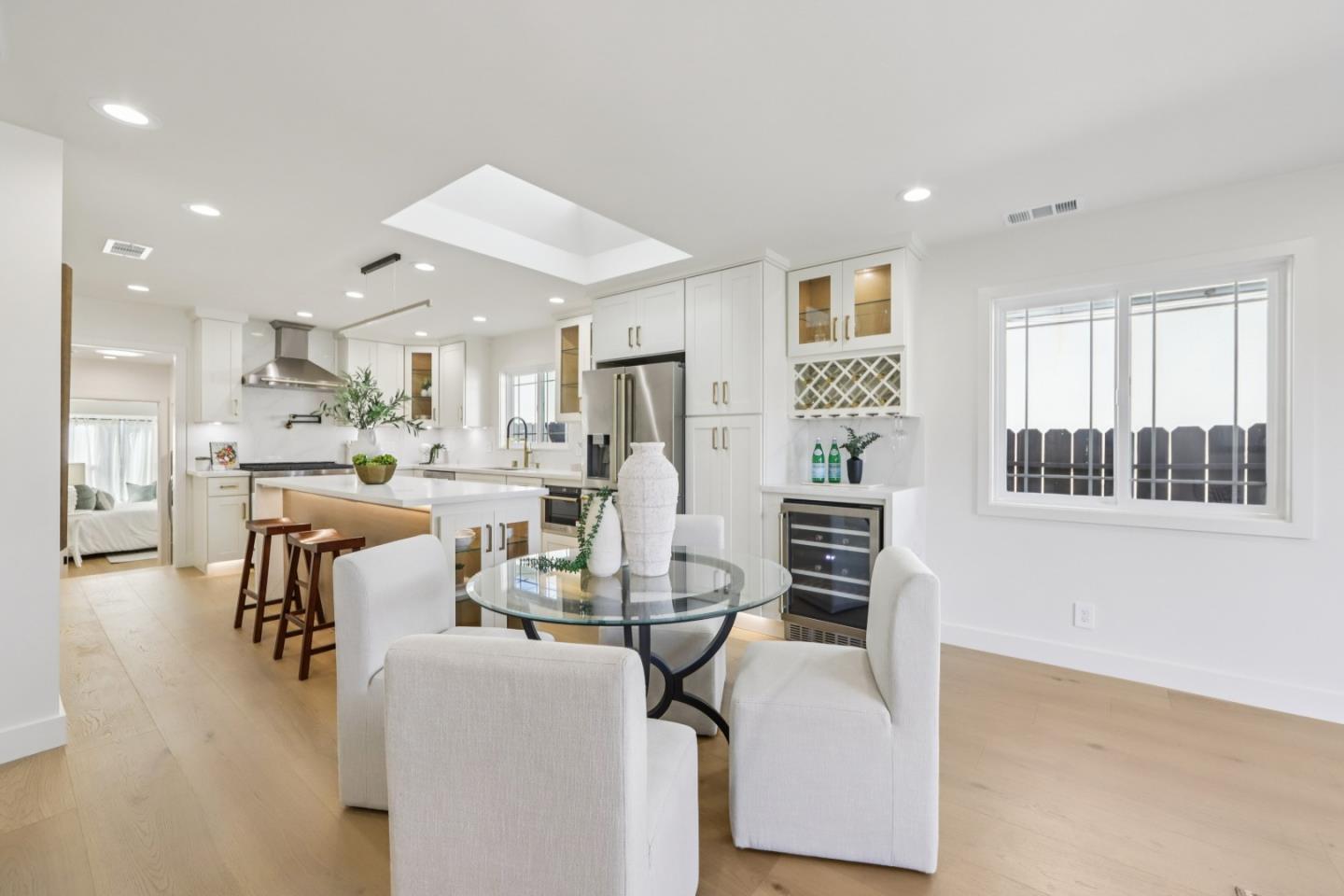 725 Alameda De Las Pulgas