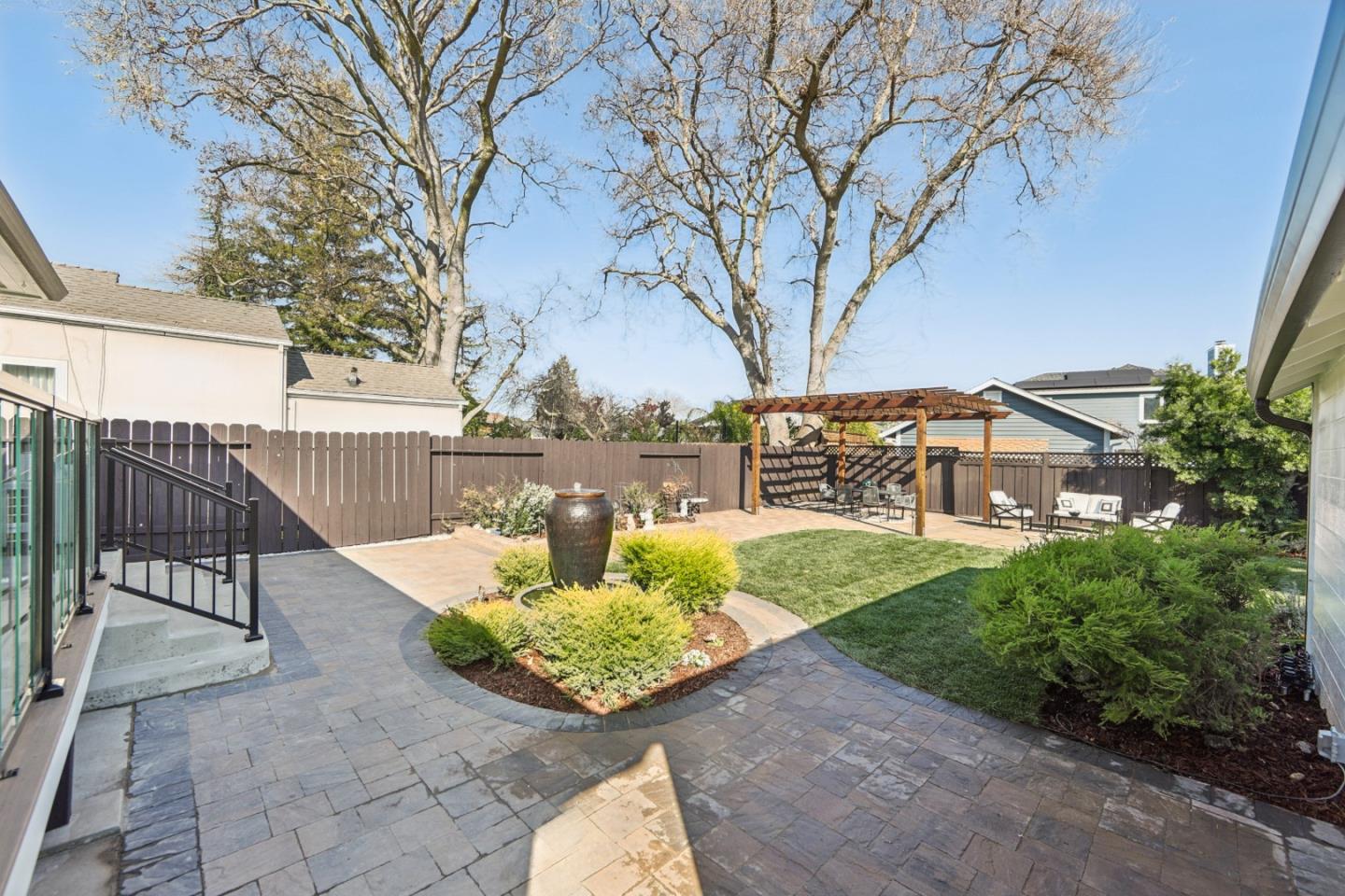 725 Alameda De Las Pulgas