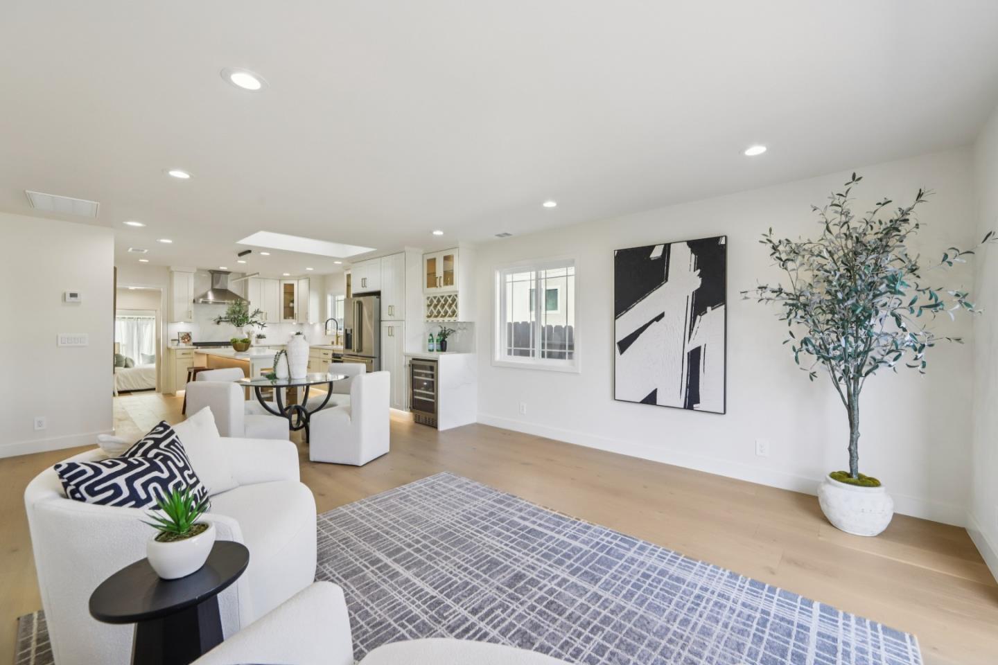 725 Alameda De Las Pulgas