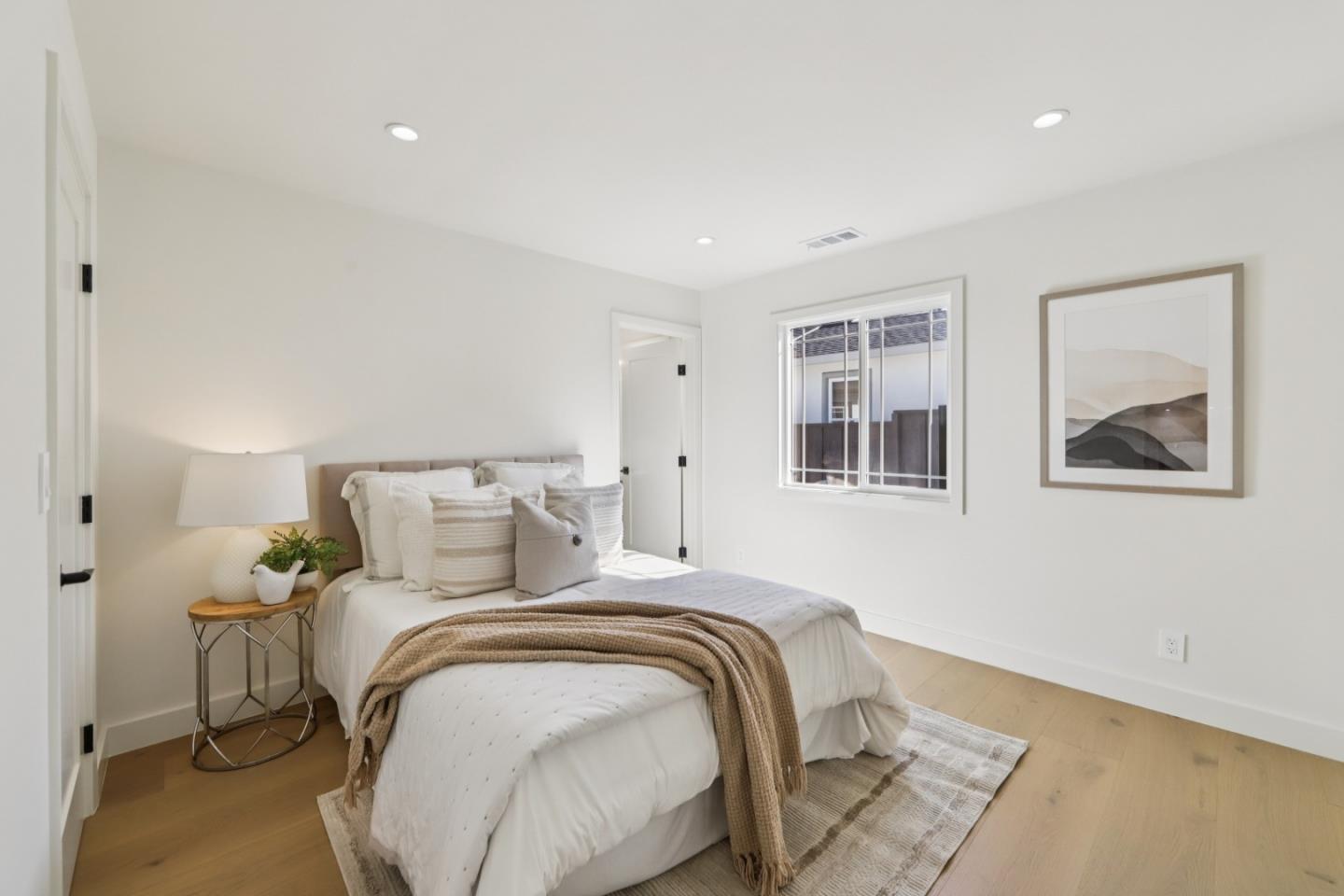 725 Alameda De Las Pulgas