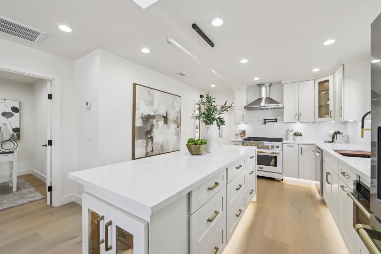 725 Alameda De Las Pulgas