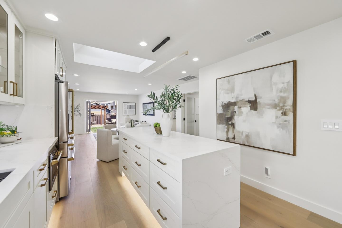 725 Alameda De Las Pulgas