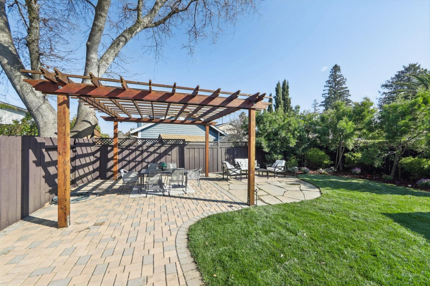 725 Alameda De Las Pulgas