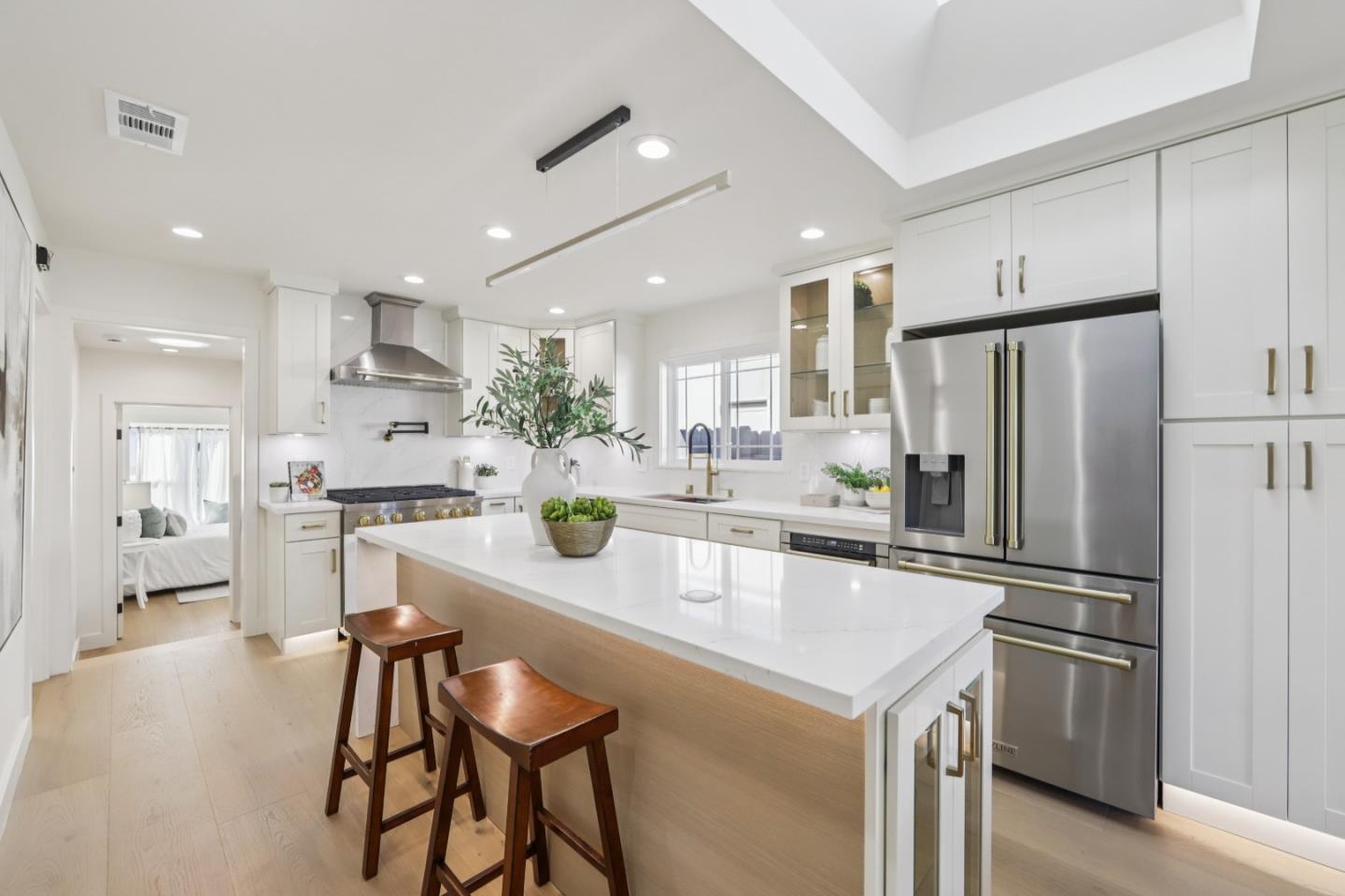 725 Alameda De Las Pulgas