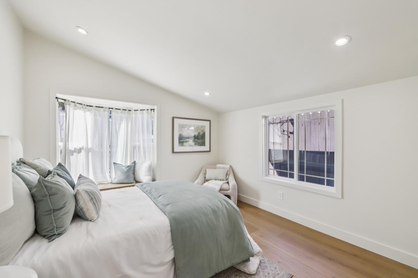 725 Alameda De Las Pulgas