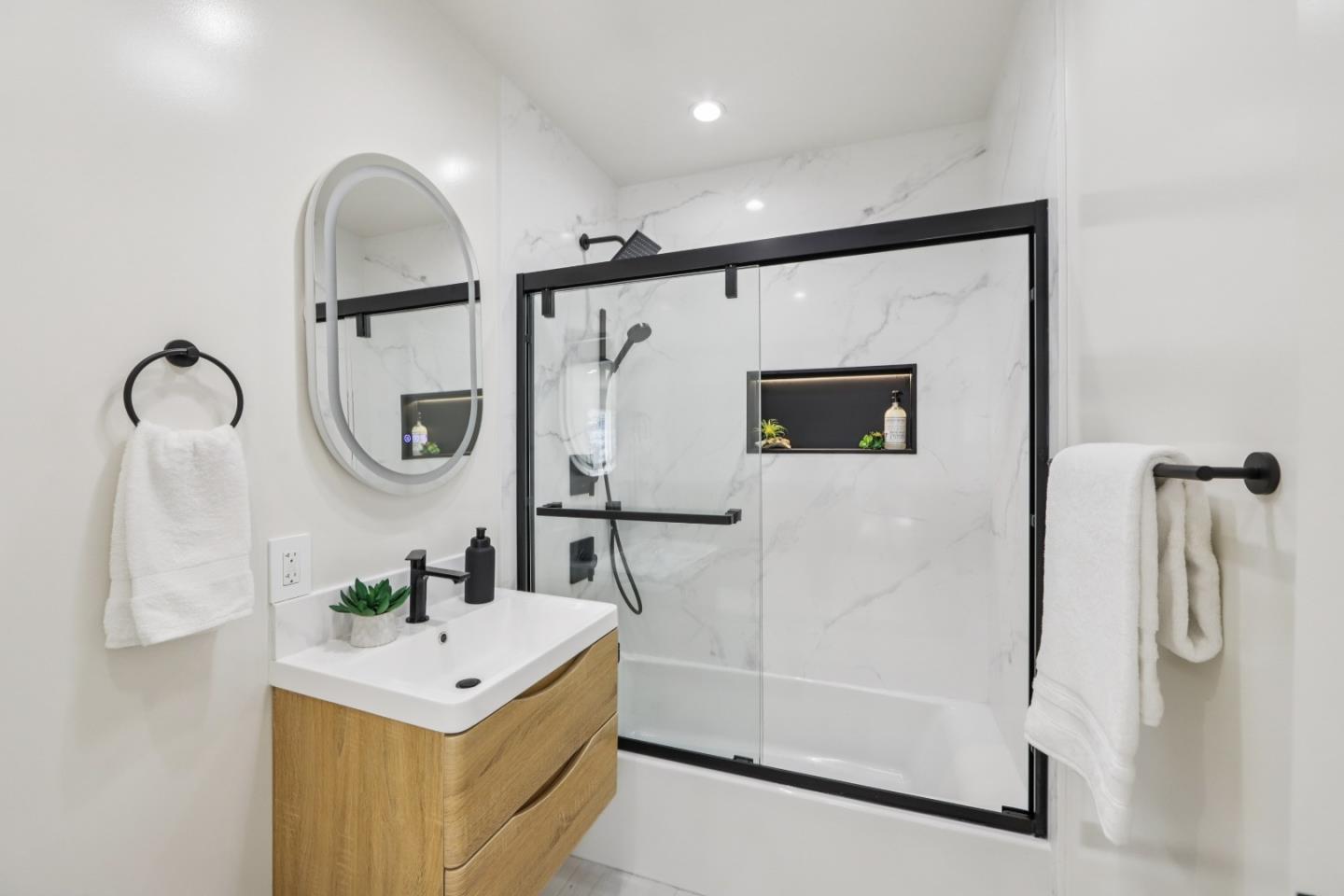 725 Alameda De Las Pulgas