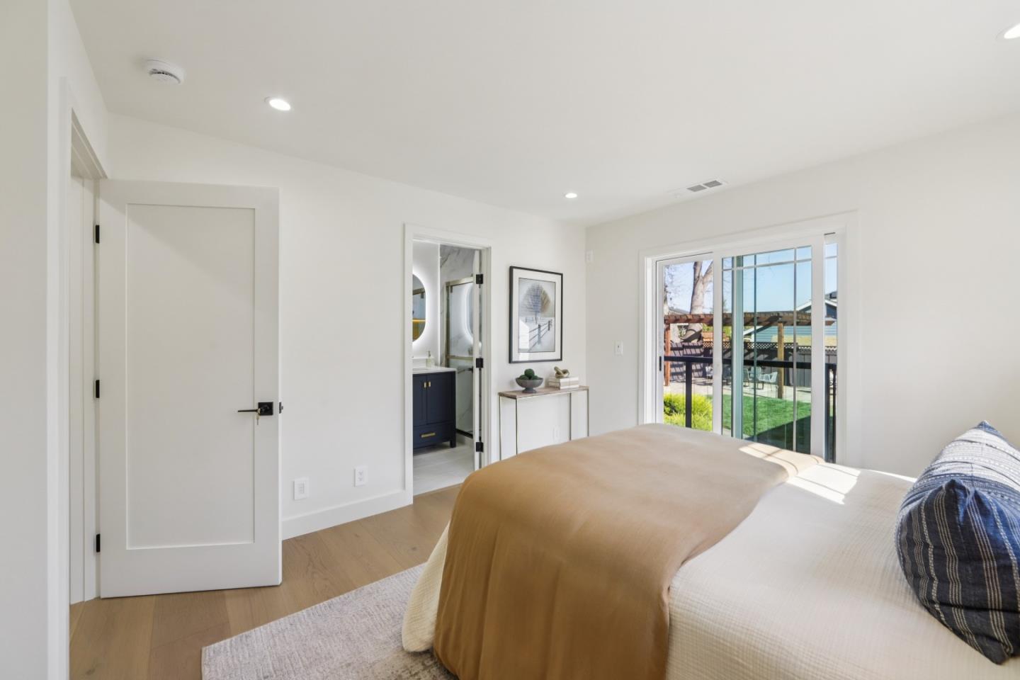 725 Alameda De Las Pulgas