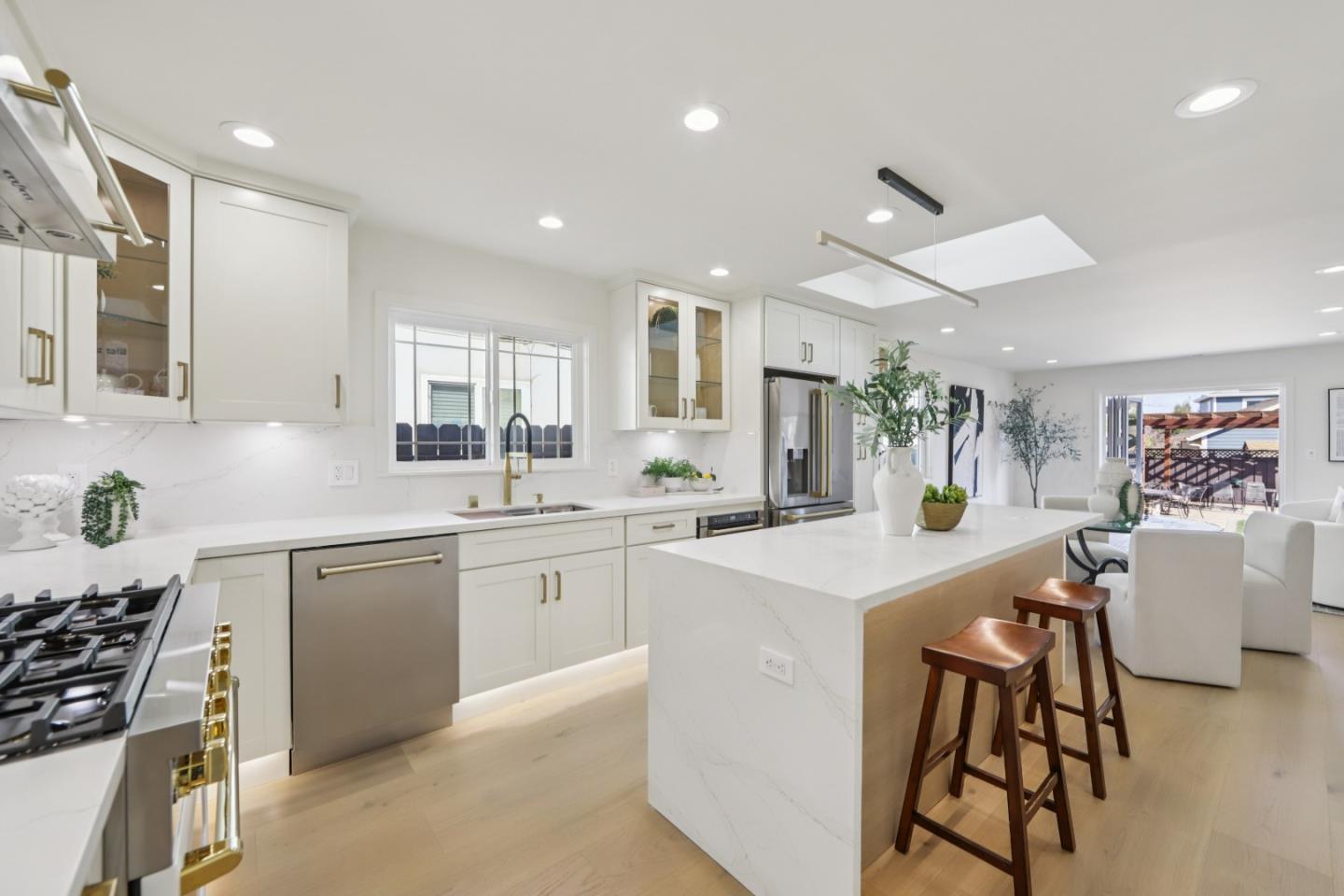 725 Alameda De Las Pulgas