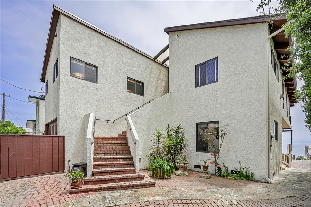 1323 Silvius Avenue