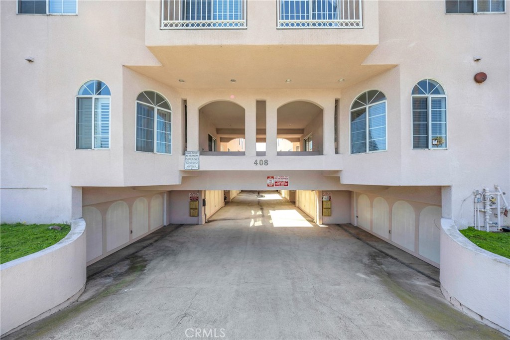 408 W Queen Street 101