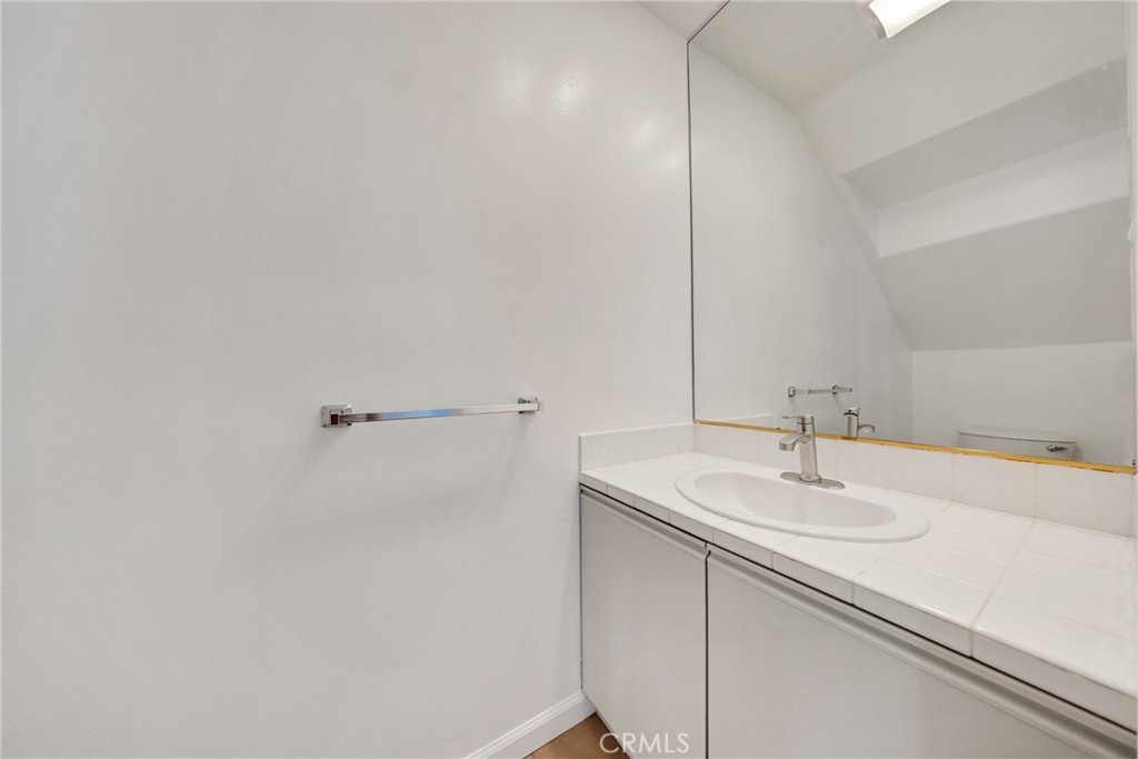 408 W Queen Street 101