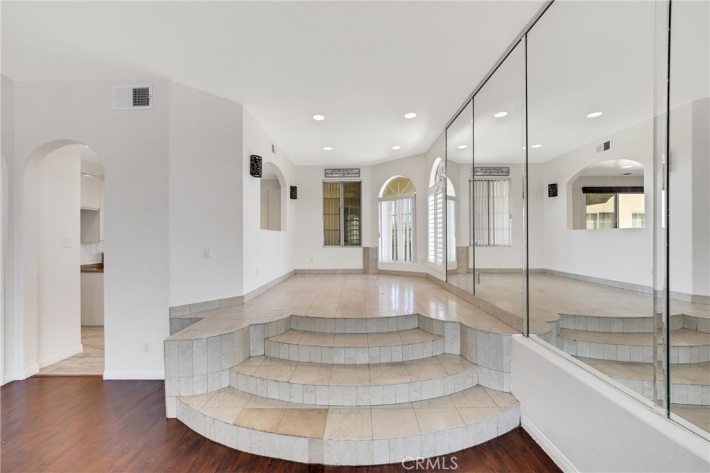 408 W Queen Street 101