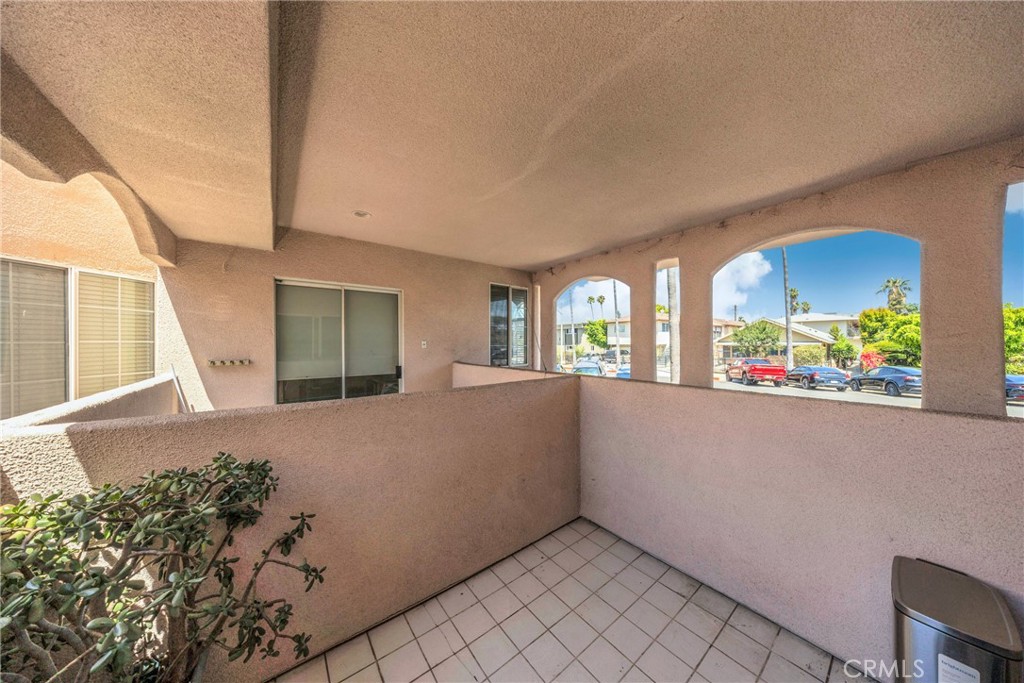408 W Queen Street 101