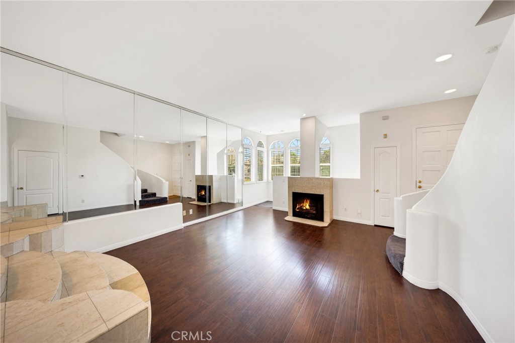 408 W Queen Street 101