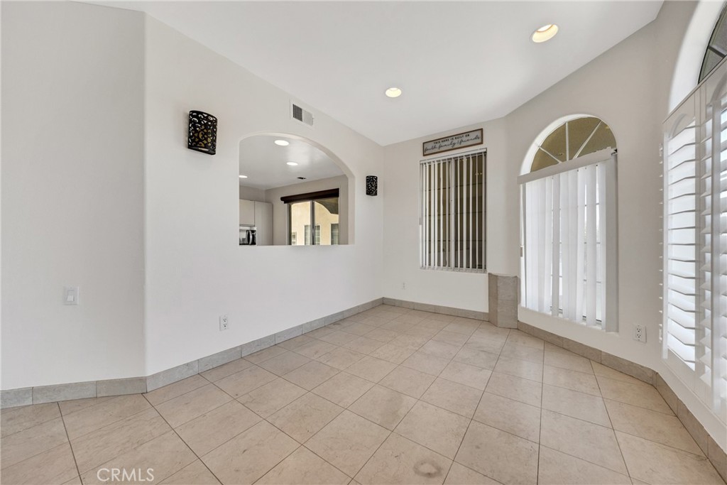 408 W Queen Street 101