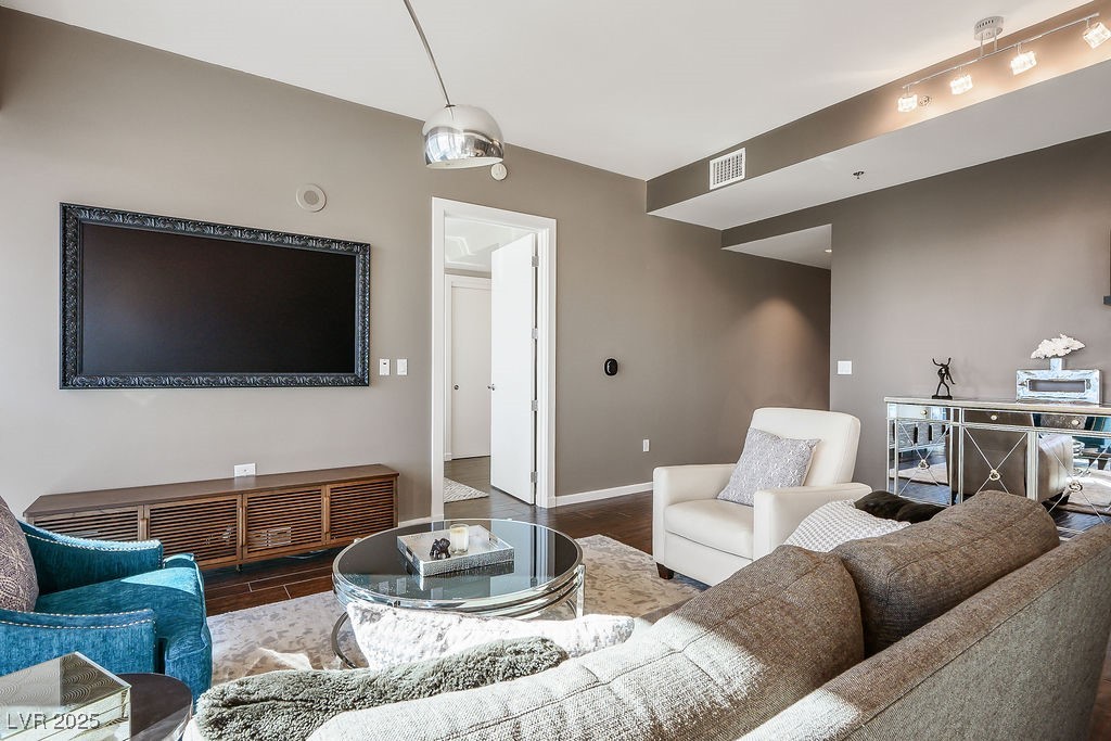 4471 Dean Martin Drive 2907