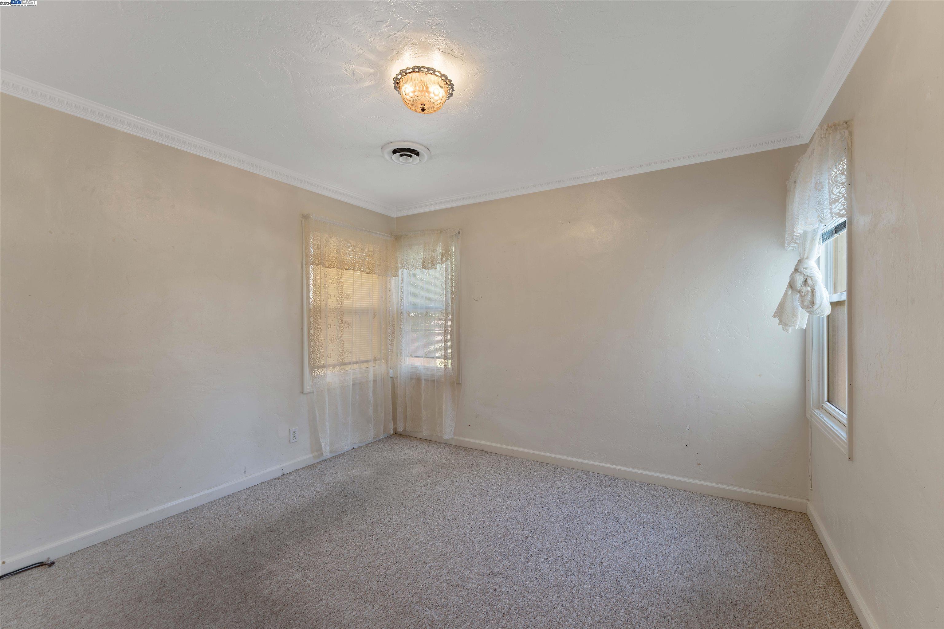 1321 Marilyn St