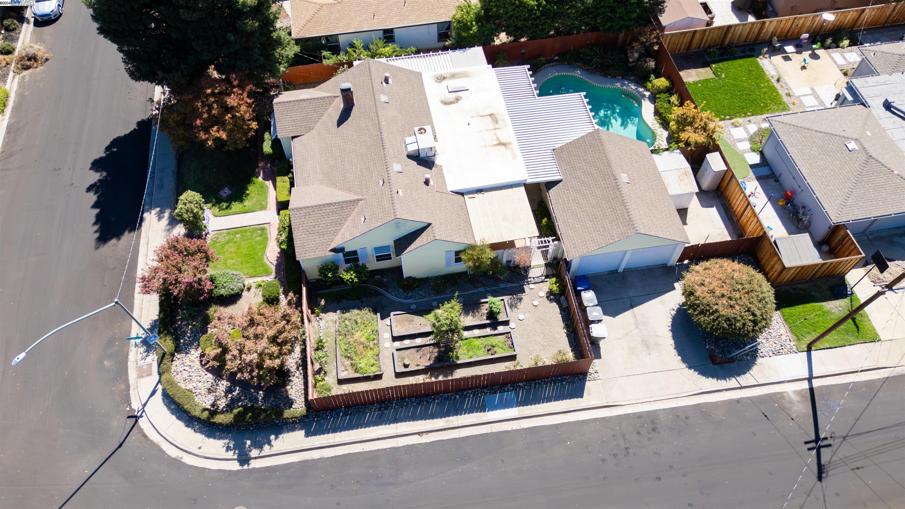 1321 Marilyn St