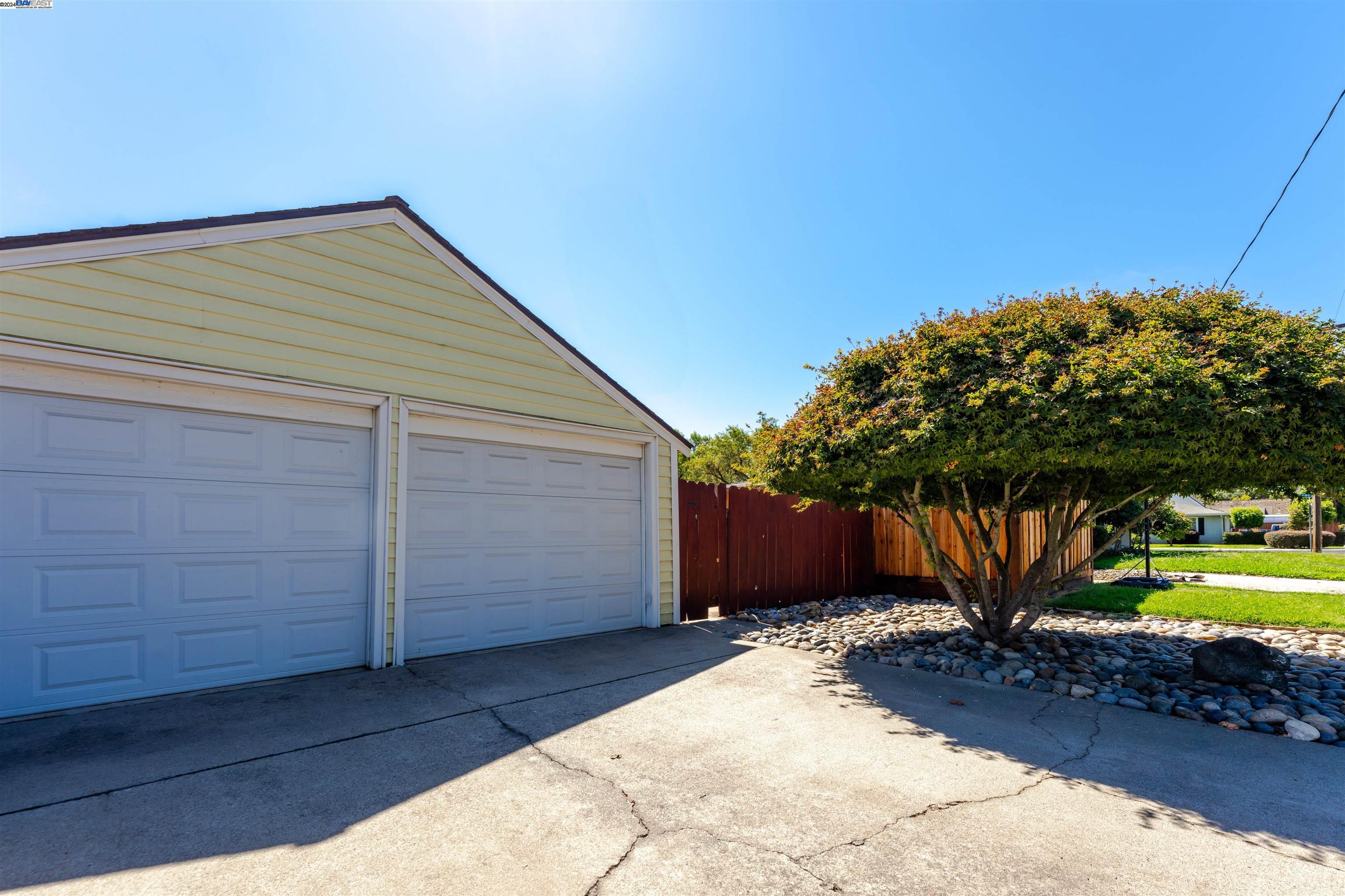 1321 Marilyn St