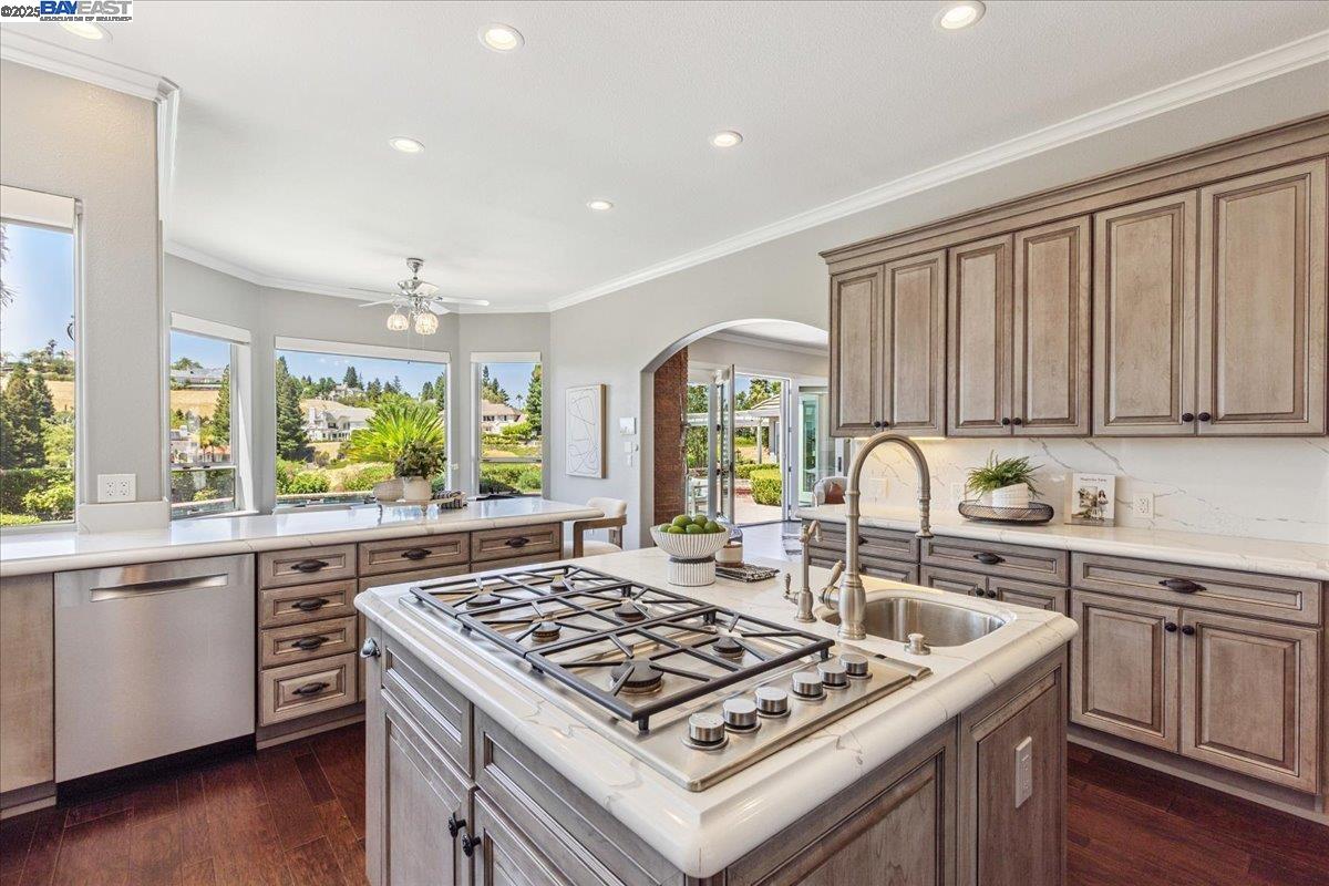 3411 Deer Ridge Dr