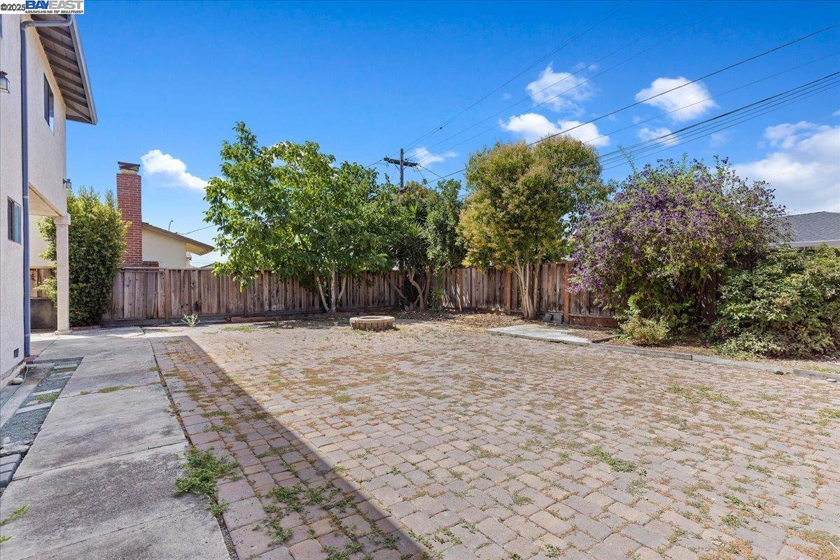 5533 Fiesta Rd