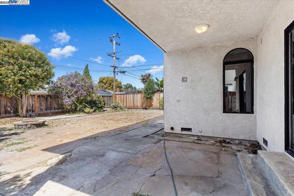 5533 Fiesta Rd