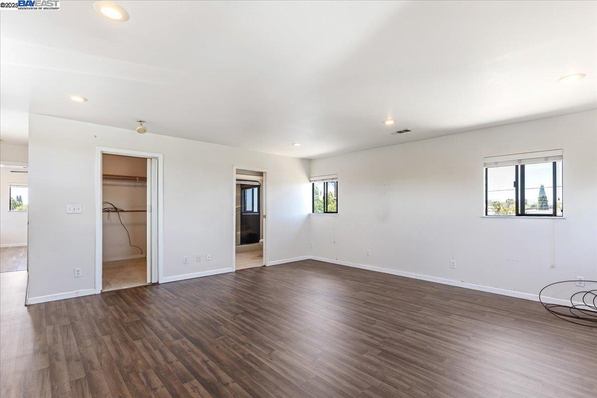 5533 Fiesta Rd