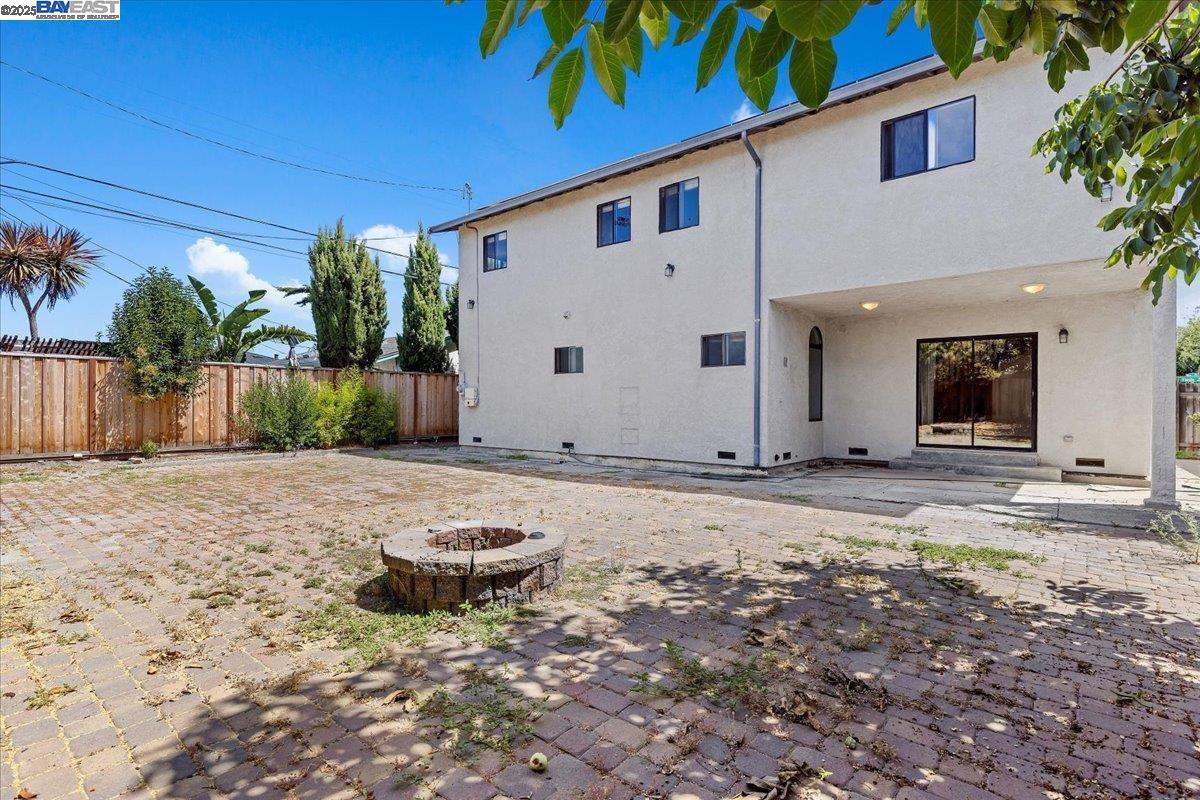 5533 Fiesta Rd
