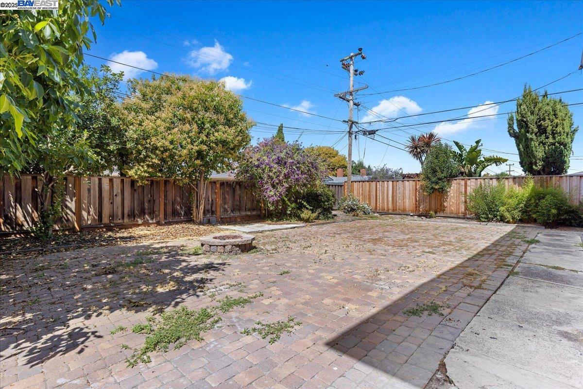 5533 Fiesta Rd