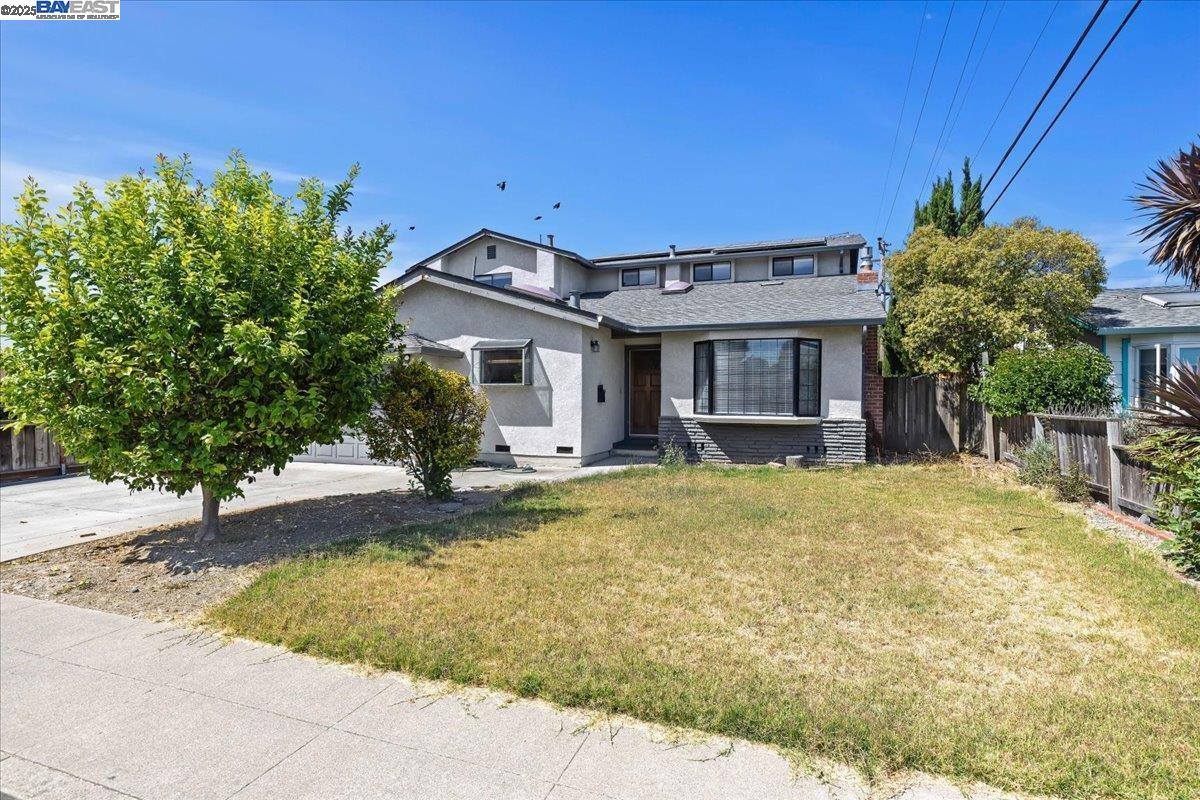 5533 Fiesta Rd