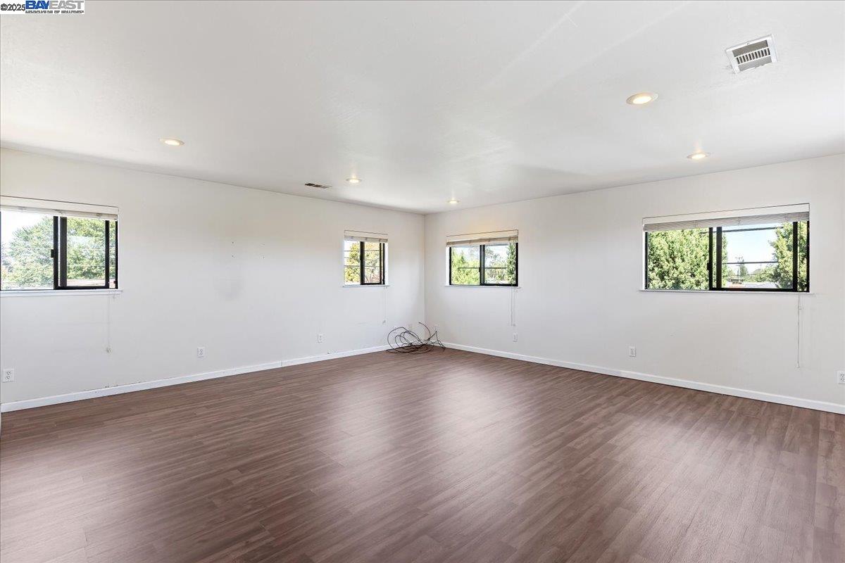5533 Fiesta Rd