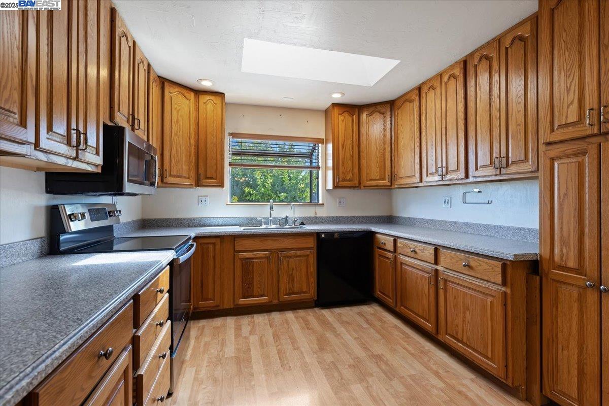 5533 Fiesta Rd
