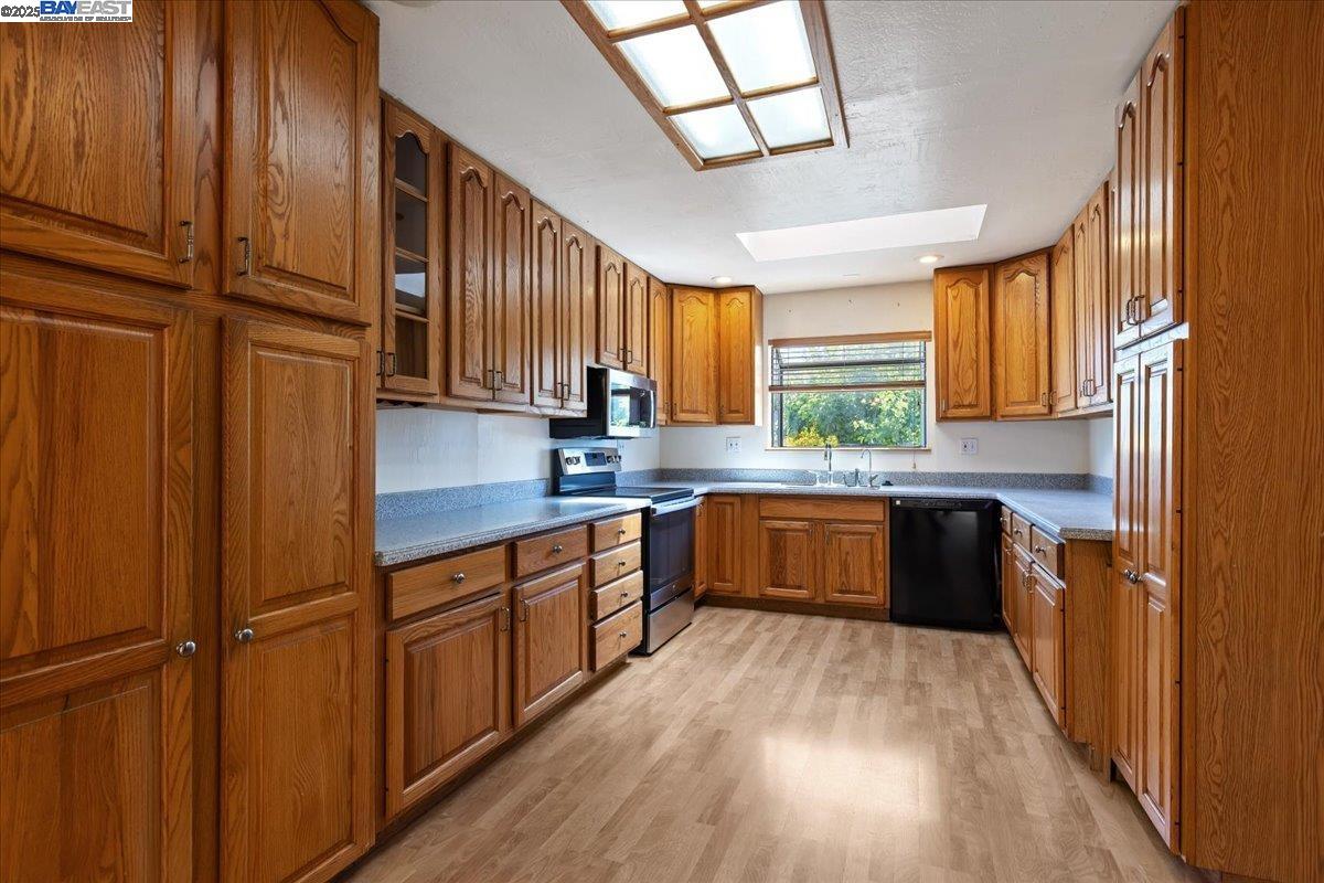 5533 Fiesta Rd