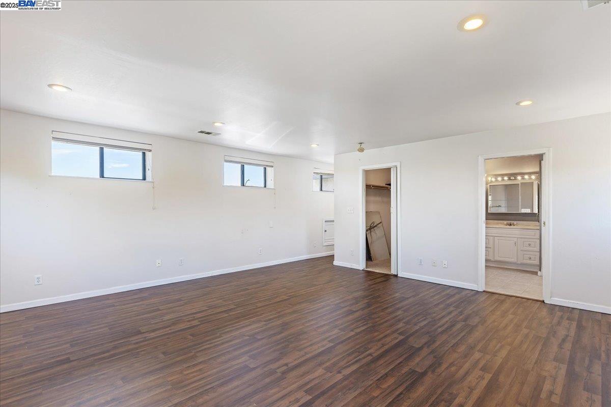 5533 Fiesta Rd