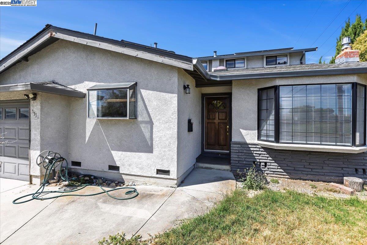 5533 Fiesta Rd