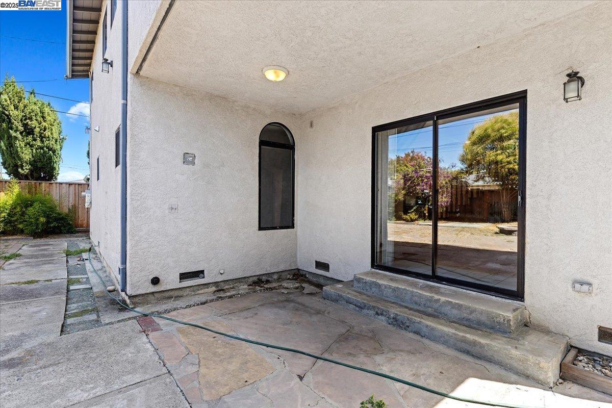 5533 Fiesta Rd