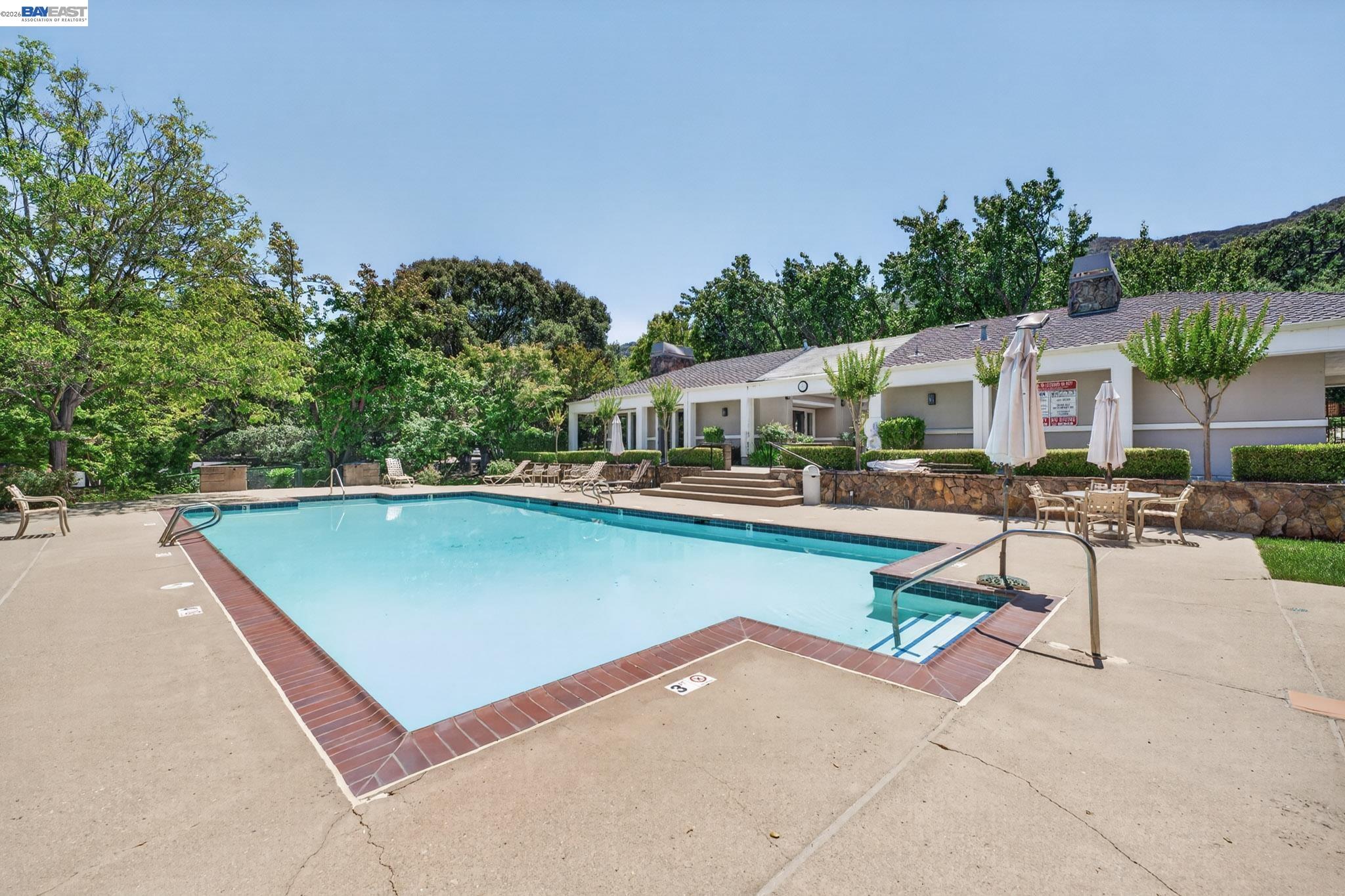 8016 Golden Eagle Way