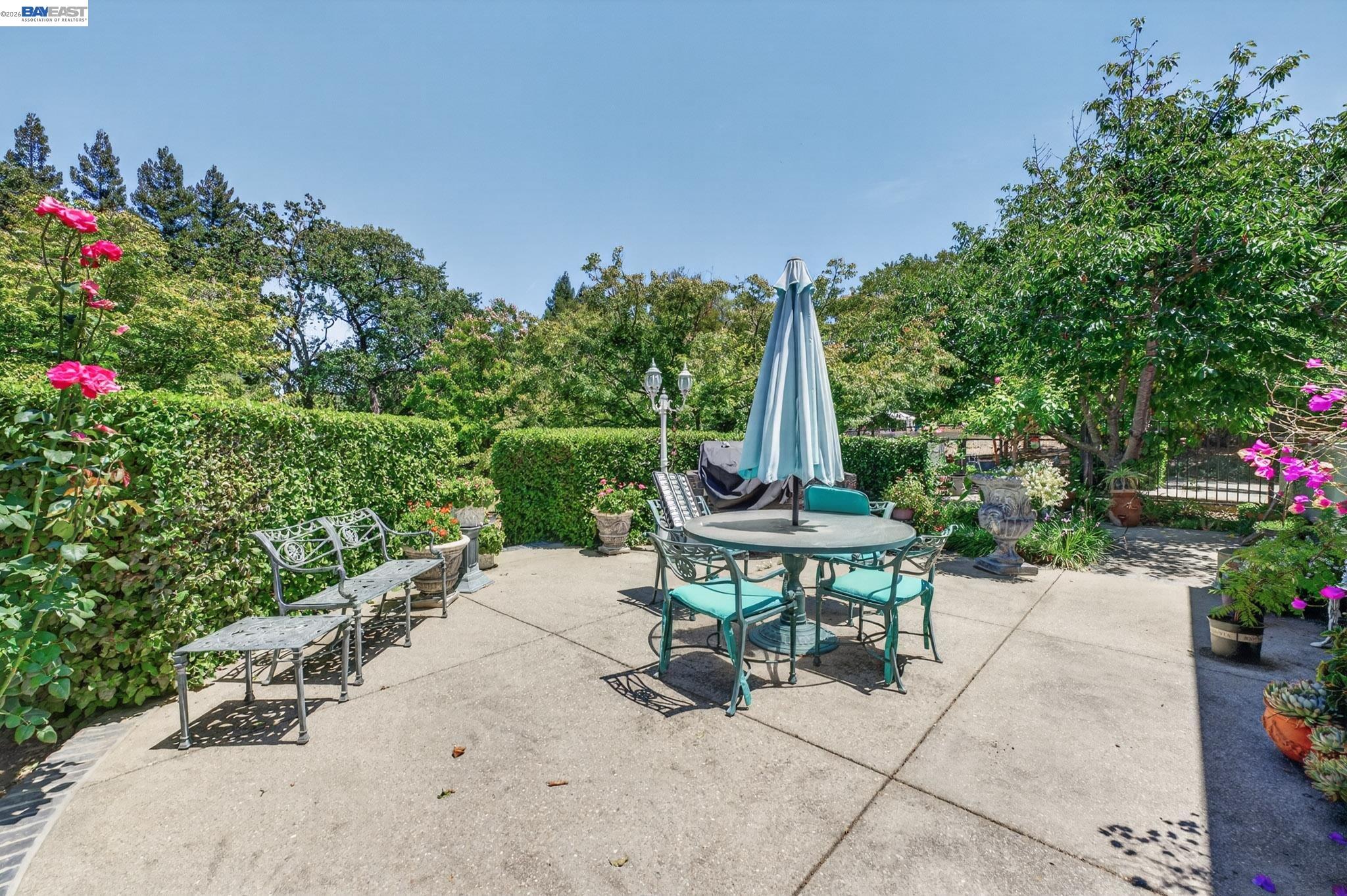 8016 Golden Eagle Way