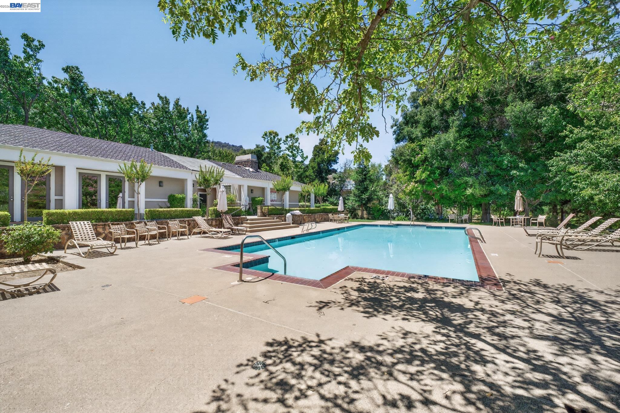 8016 Golden Eagle Way